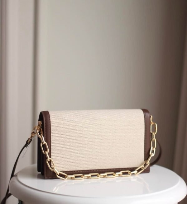 CHARLES & KEITH - Image 2