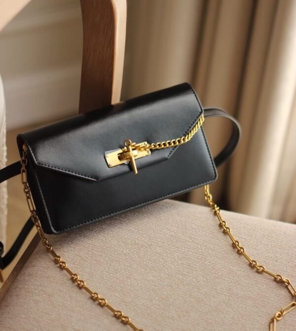 CHARLES & KEITH