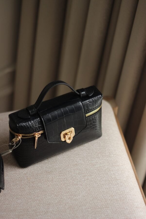 CHARLES & KEITH - Image 2
