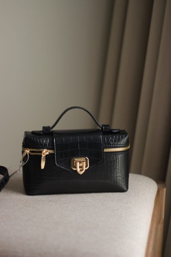 CHARLES & KEITH