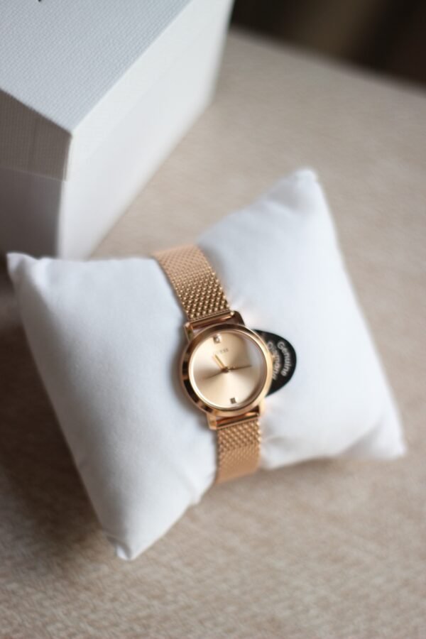 GUESS - Image 2