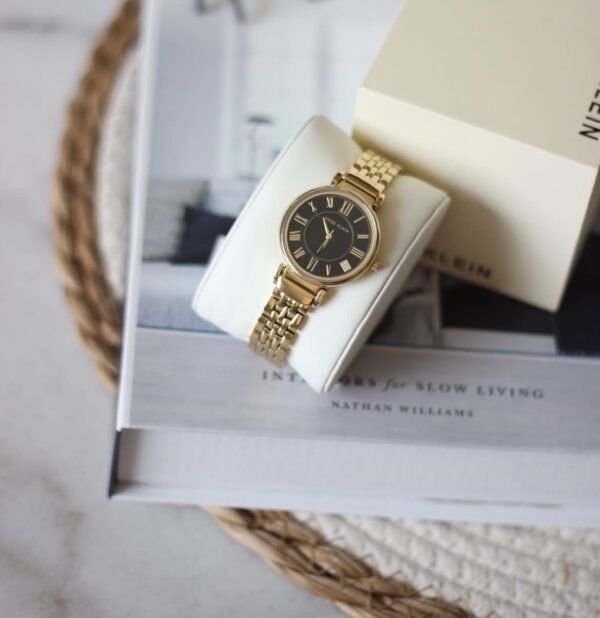 ANNE KLEIN