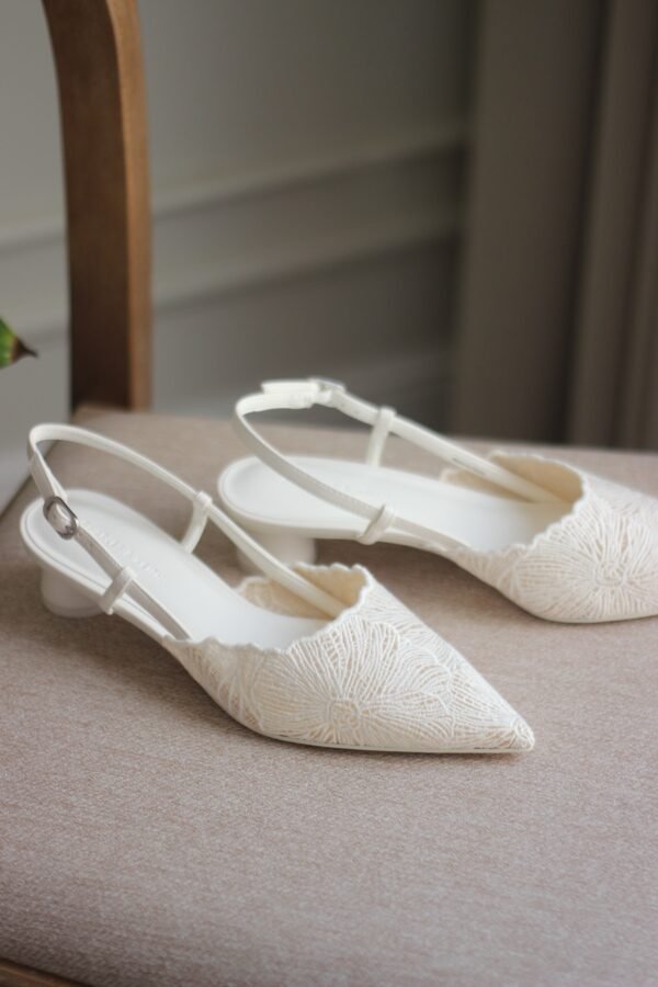Charles & keith heel white - Image 4