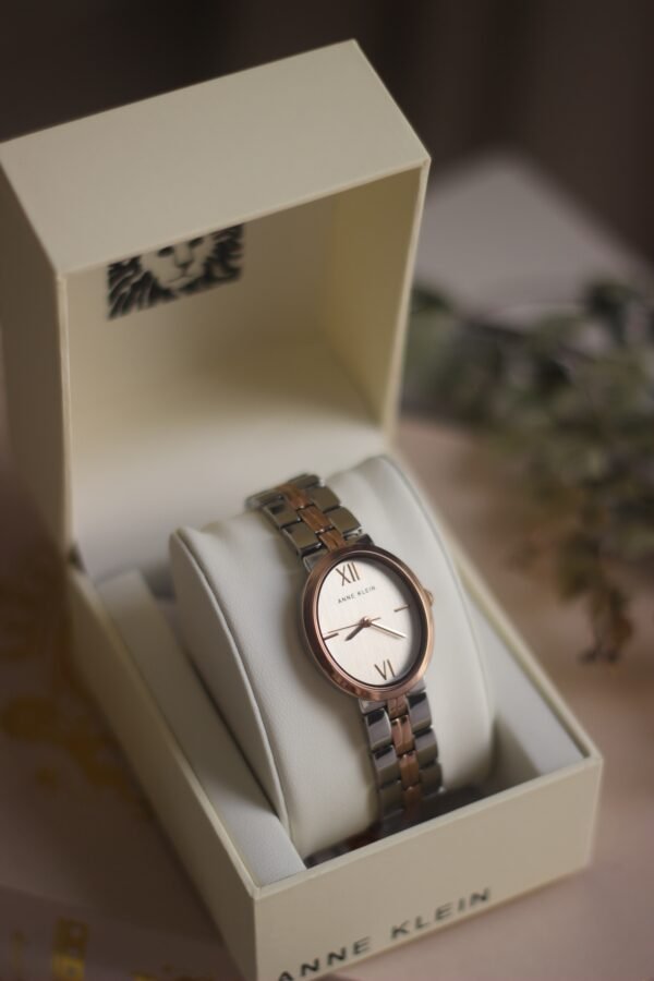 ANNE KLEIN