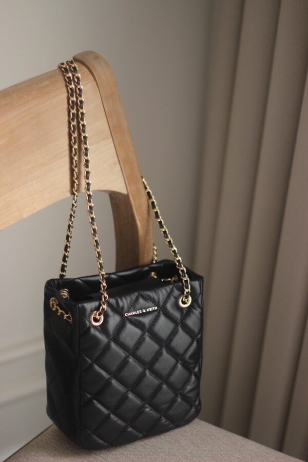 Alva qualited shoulder bag charles & keith