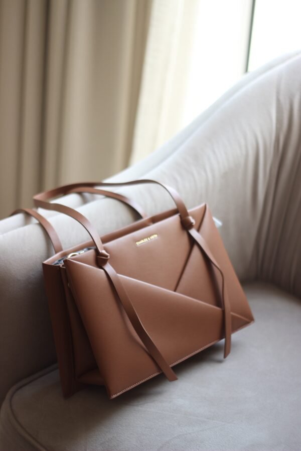 Midori Geometric Tote Bag - Tan
CHARLES&KEITH