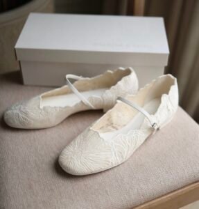 CHARLES&KEITH WHITE TEXTURE FLAT