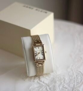 Anne Klein- gold
