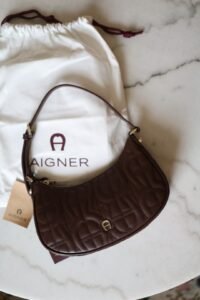 Aigner shoulder burgundy