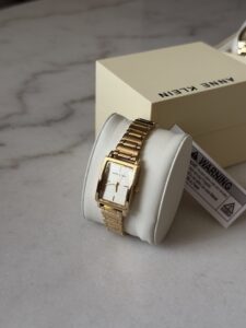 Anne klein - gold